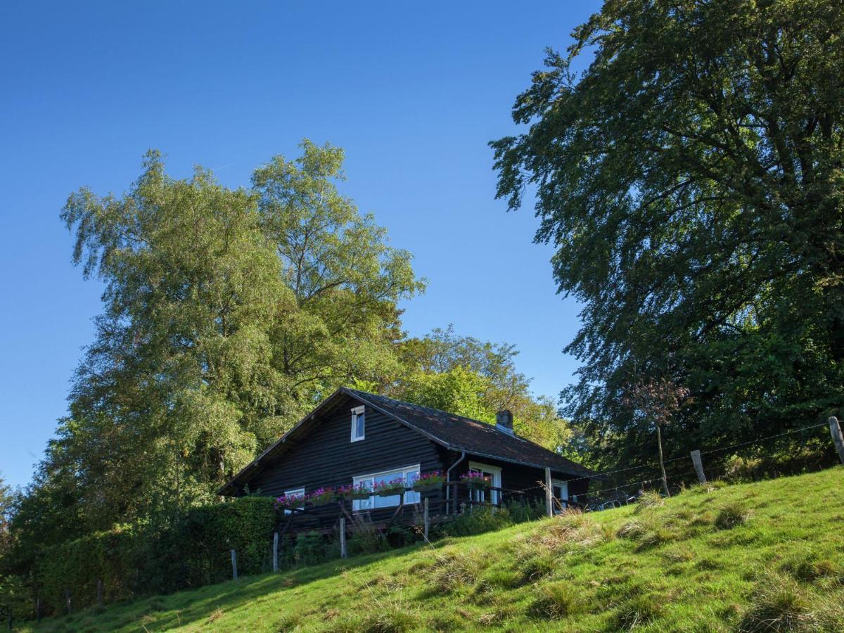 Open Wooden Chalet Built Against A Hill Francorchamps Esterno foto