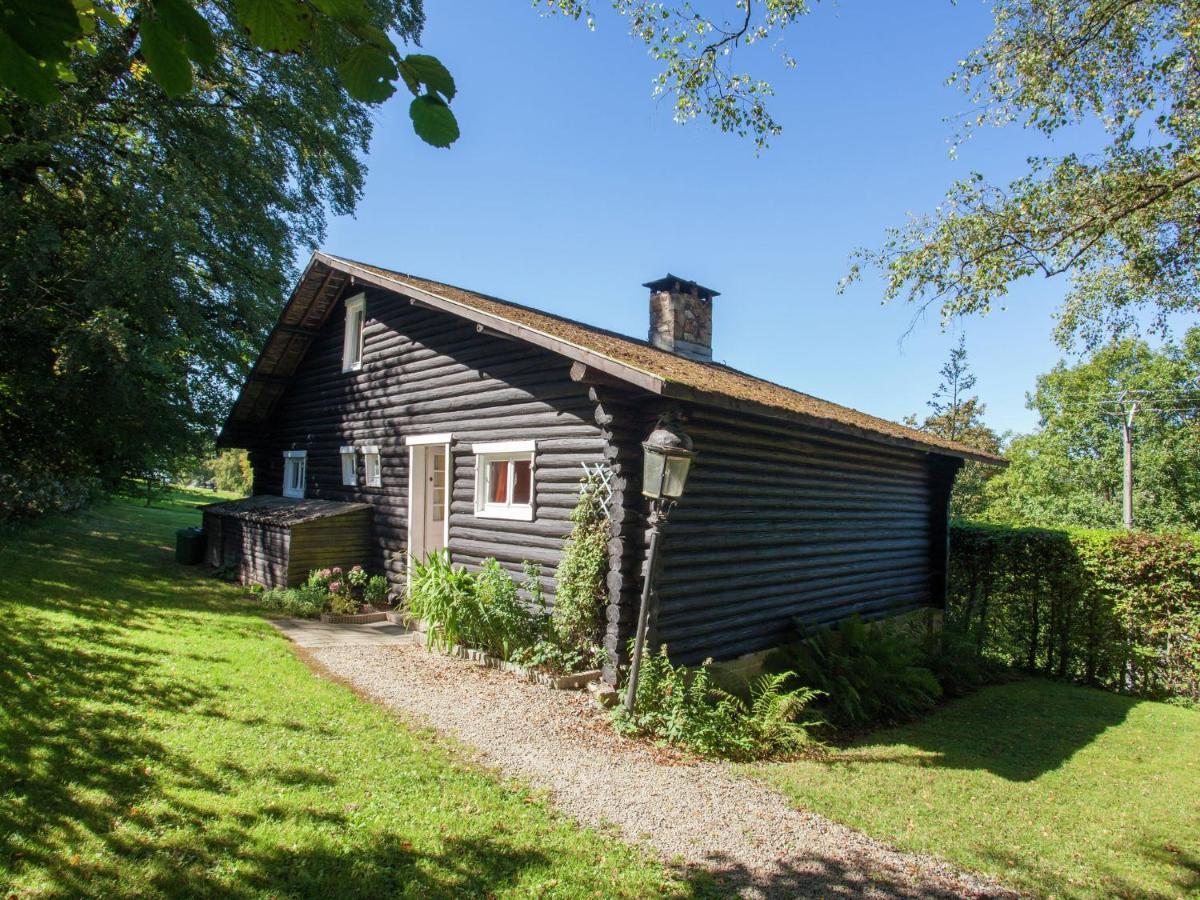 Open Wooden Chalet Built Against A Hill Francorchamps Esterno foto