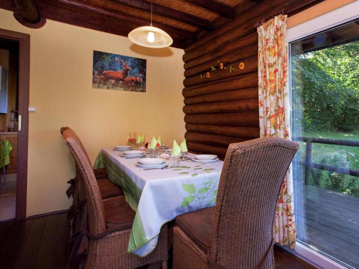 Open Wooden Chalet Built Against A Hill Francorchamps Esterno foto