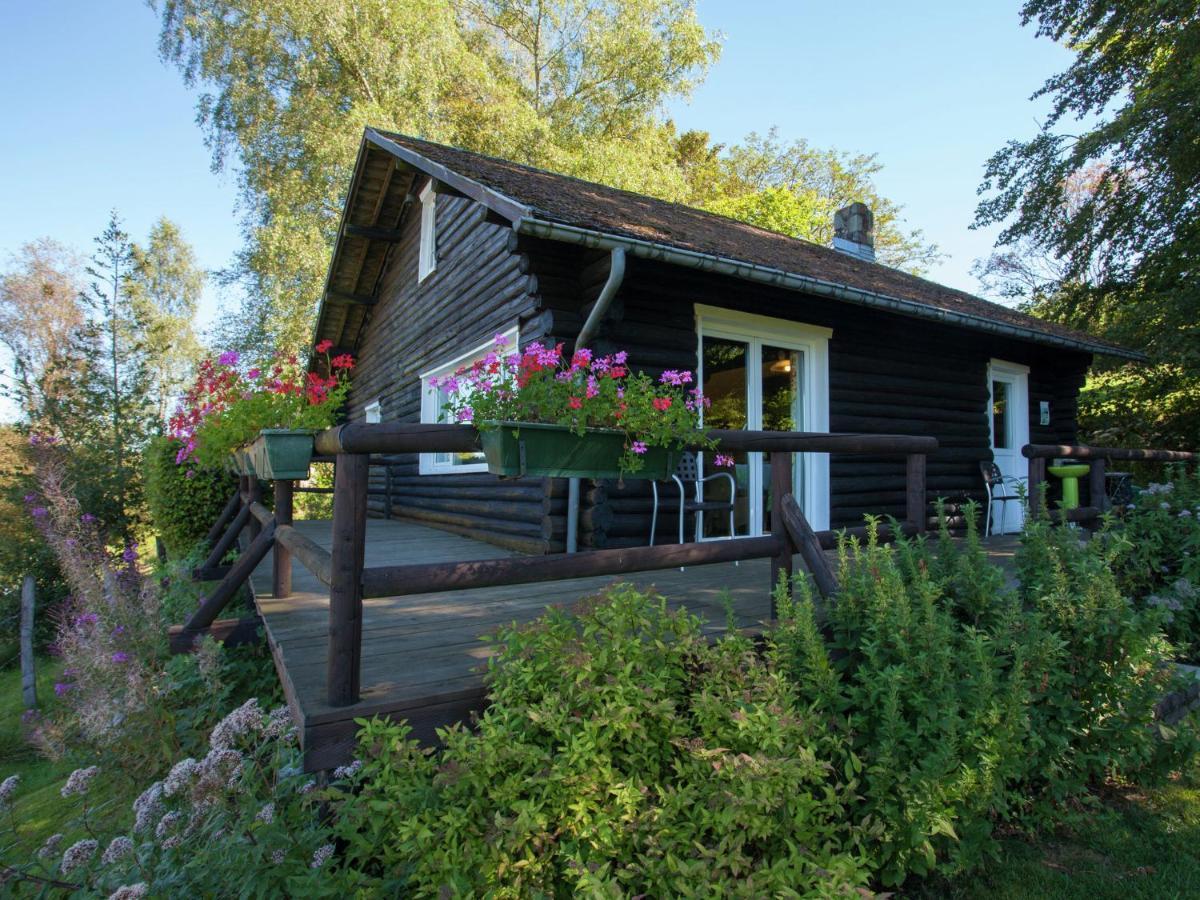 Open Wooden Chalet Built Against A Hill Francorchamps Esterno foto
