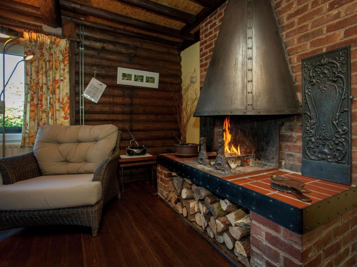 Open Wooden Chalet Built Against A Hill Francorchamps Esterno foto