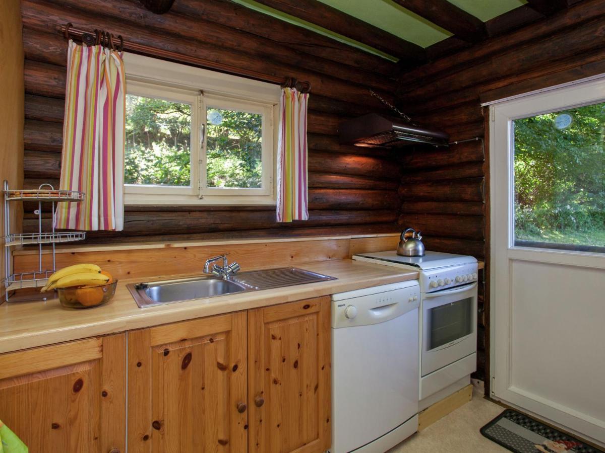 Open Wooden Chalet Built Against A Hill Francorchamps Esterno foto